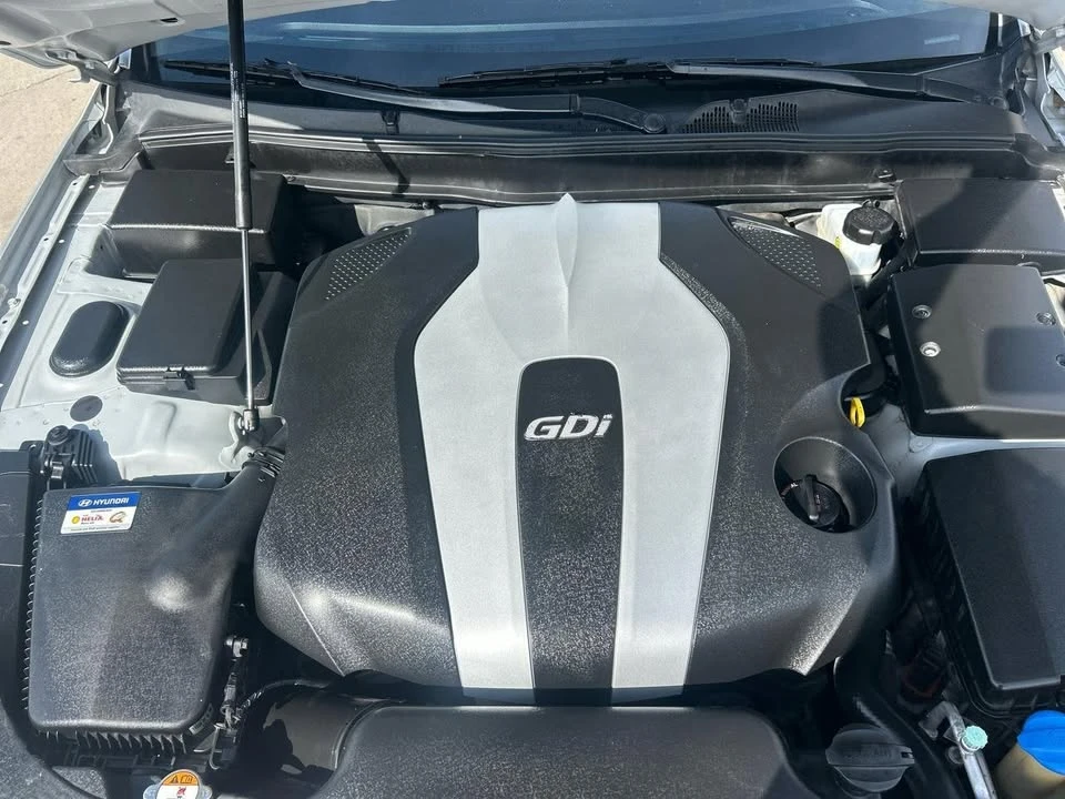 2013 Hyundai Genesis - Image 16 of 20