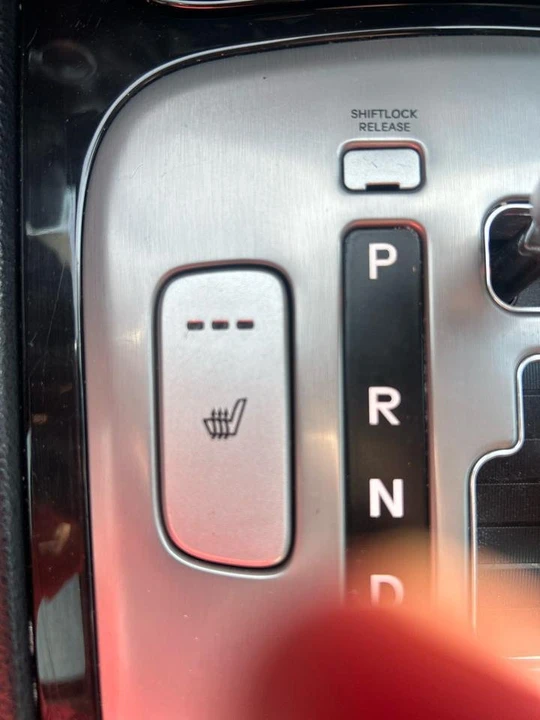 2013 Hyundai Genesis - Image 19 of 20
