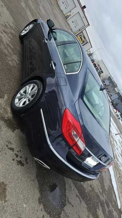 2013 Hyundai Genesis - Image 12 of 16