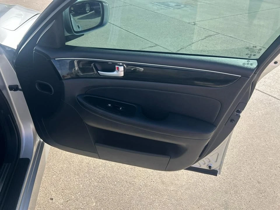 2013 Hyundai Genesis - Image 14 of 20