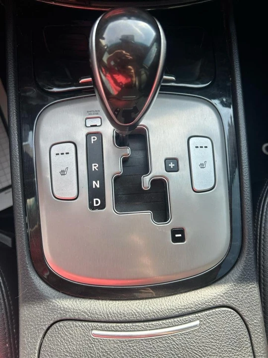 2013 Hyundai Genesis - Image 18 of 20