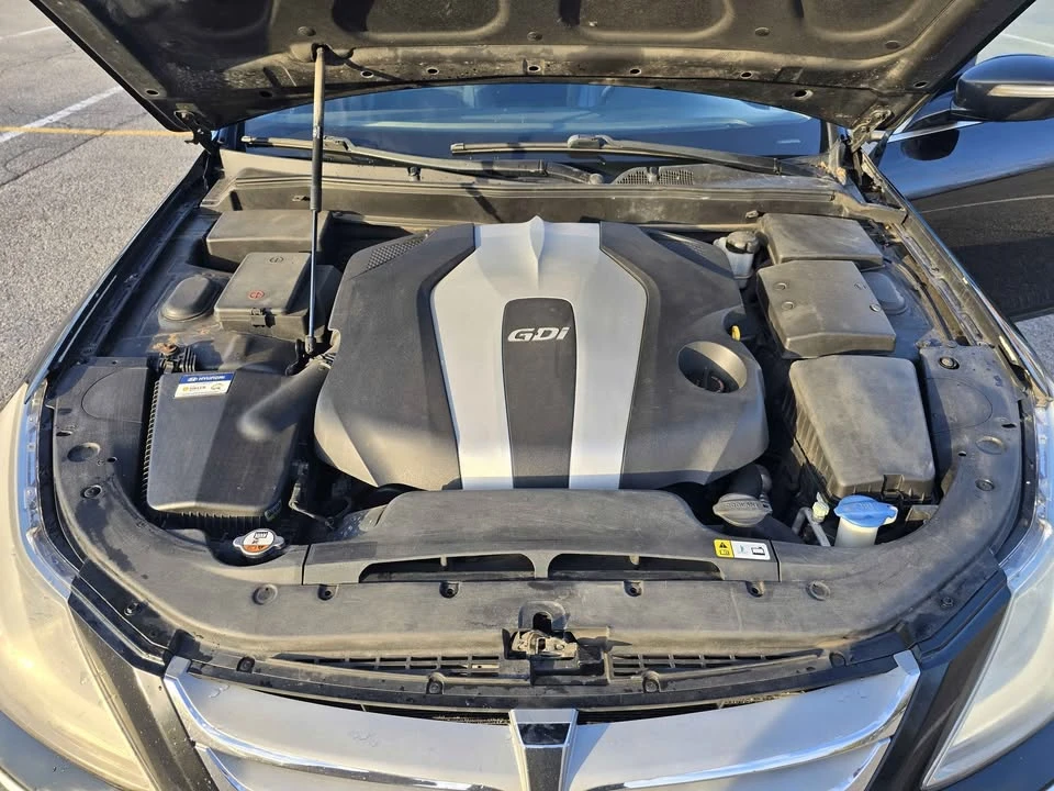 2013 Hyundai Genesis - Image 15 of 16
