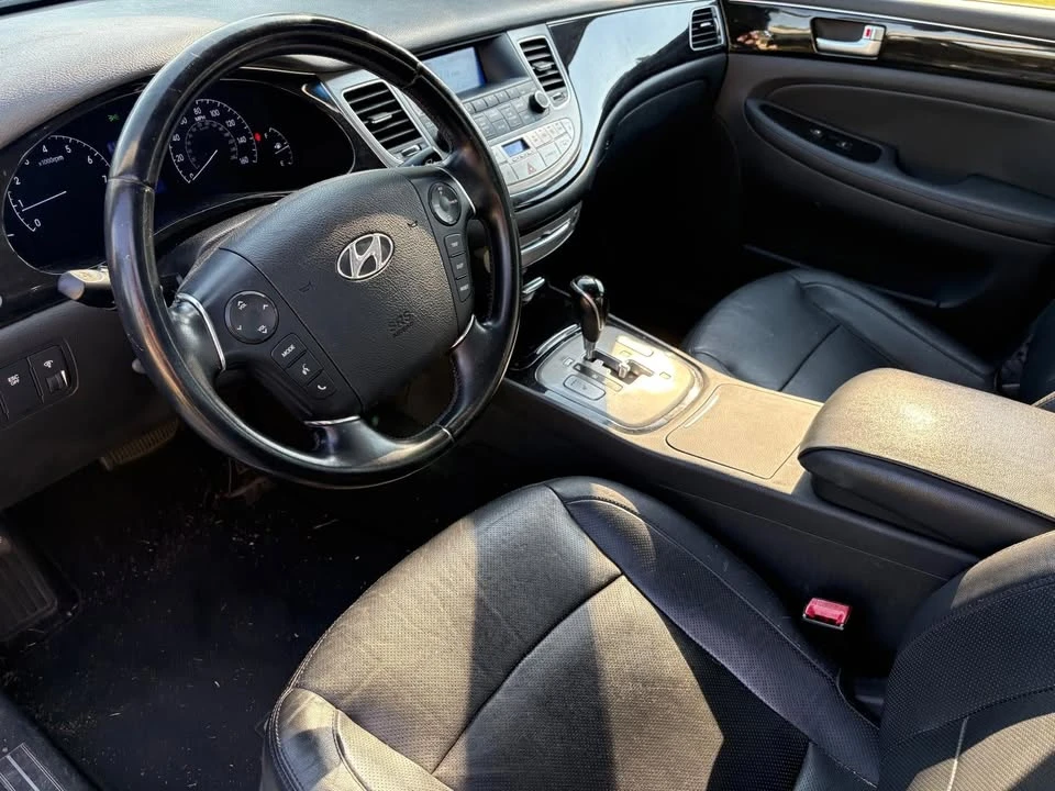 2013 Hyundai Genesis - Image 8 of 10