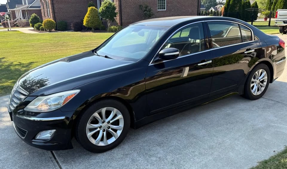 2013 Hyundai Genesis - Image 5 of 10