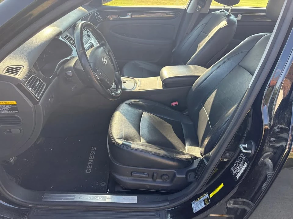 2013 Hyundai Genesis - Image 7 of 10