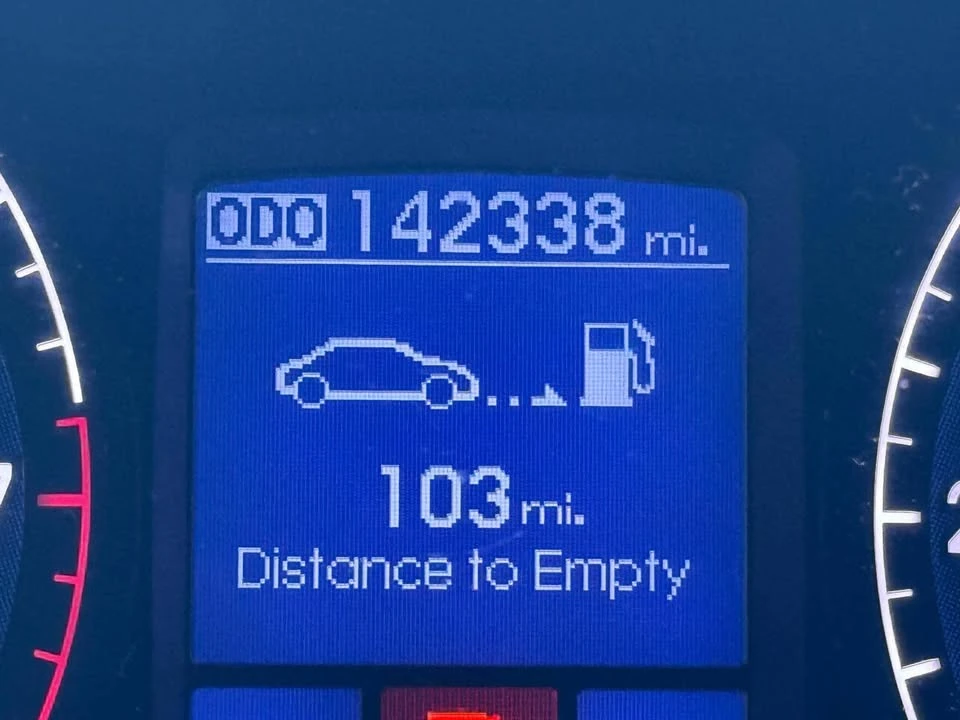 2013 Hyundai Genesis - Image 15 of 19