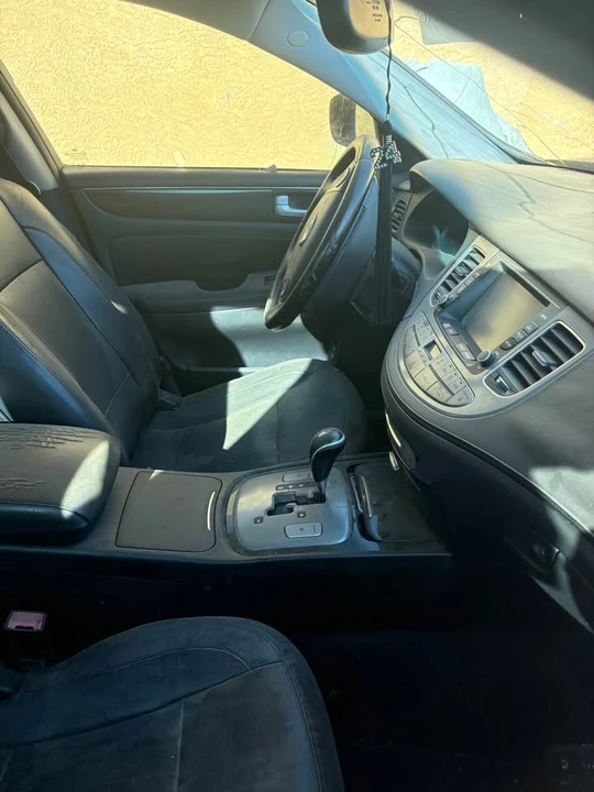 2013 Hyundai Genesis - Image 2 of 3