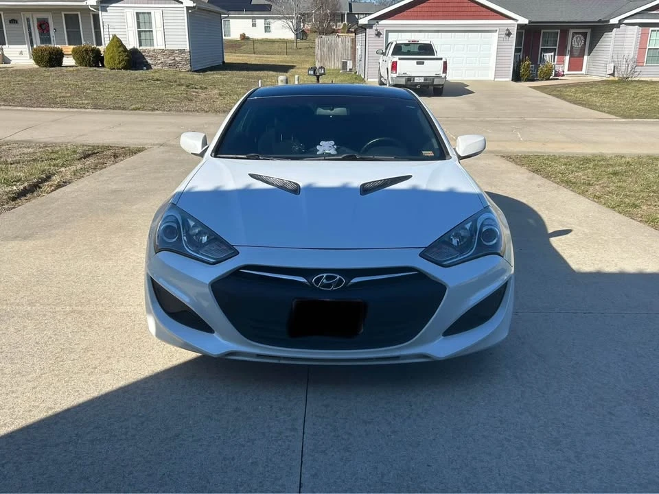 2013 Hyundai Genesis - Image 9 of 9