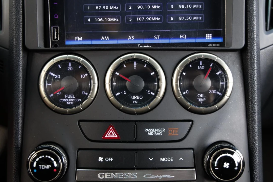 2013 Hyundai Genesis - Image 27 of 31