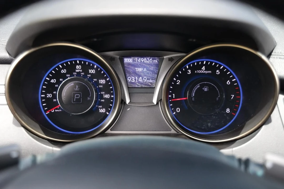 2013 Hyundai Genesis - Image 24 of 31