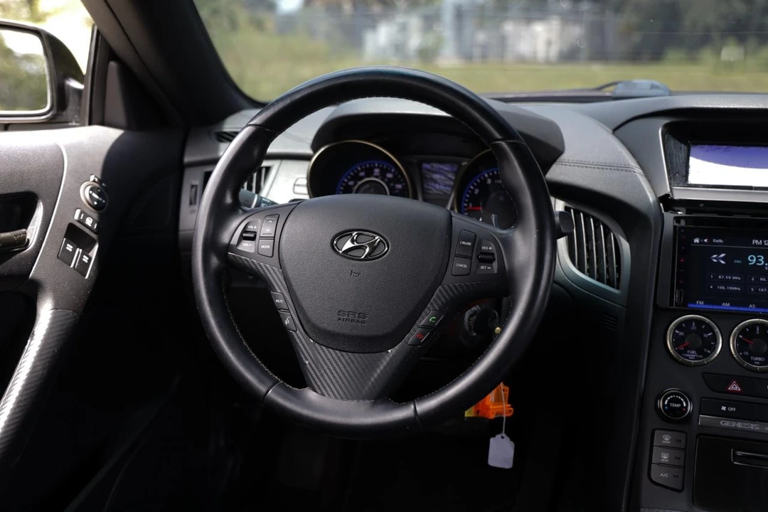 2013 Hyundai Genesis - Image 23 of 31