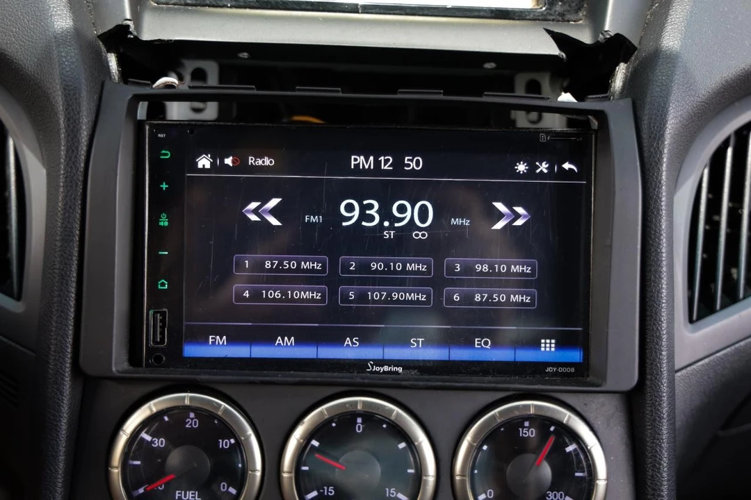 2013 Hyundai Genesis - Image 28 of 31