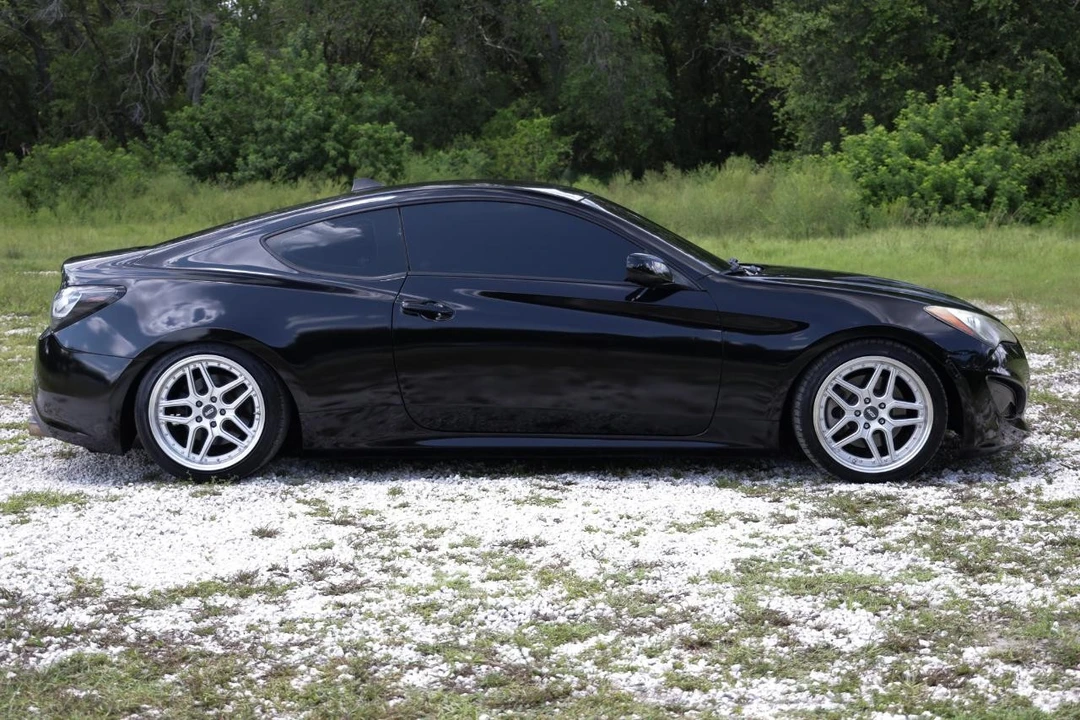 2013 Hyundai Genesis - Image 13 of 31