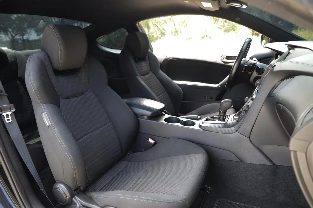 2013 Hyundai Genesis - Image 16 of 31