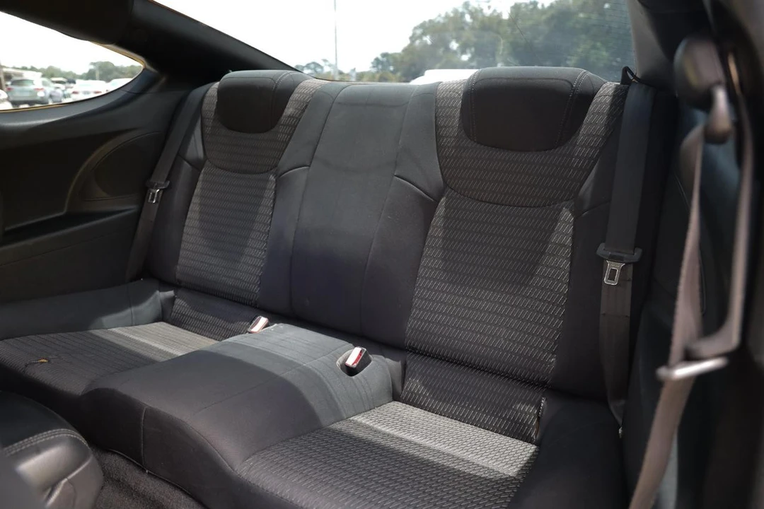 2013 Hyundai Genesis - Image 8 of 31