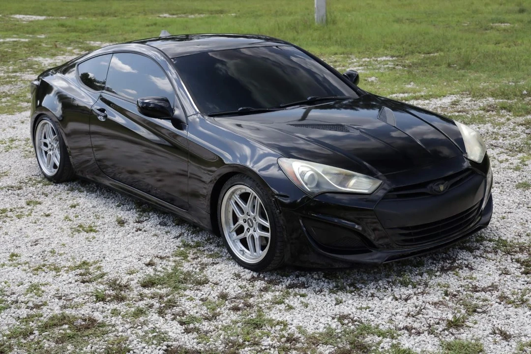 2013 Hyundai Genesis - Image 15 of 31
