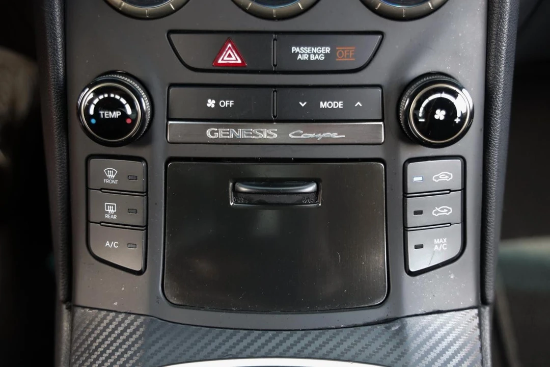 2013 Hyundai Genesis - Image 26 of 31