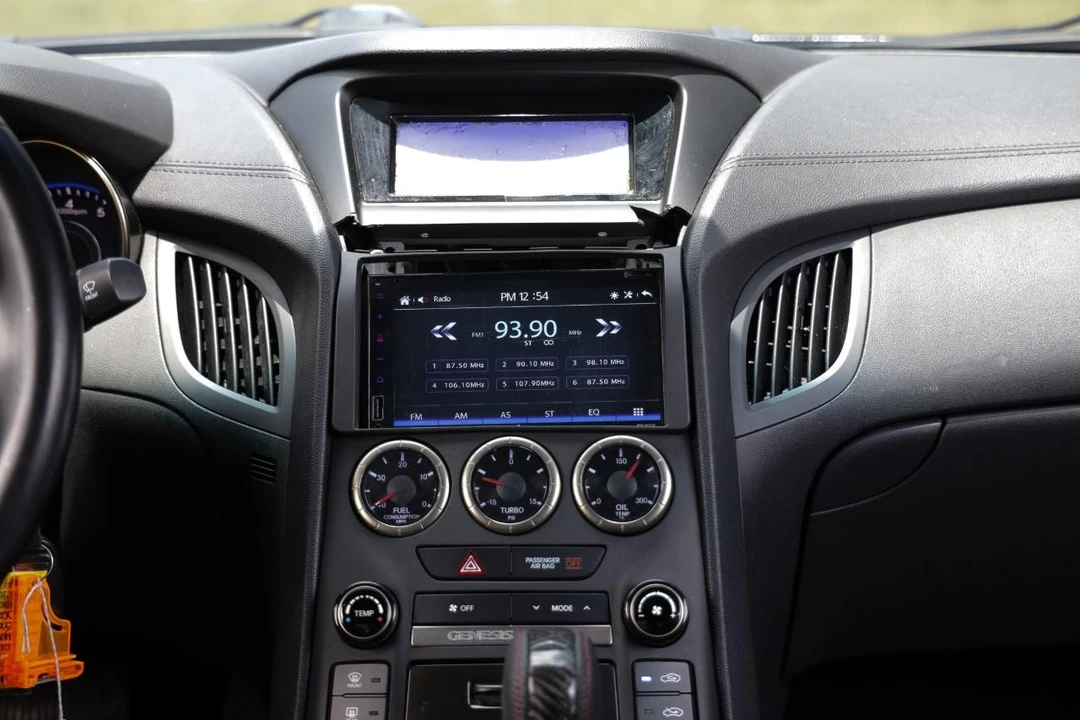 2013 Hyundai Genesis - Image 30 of 31