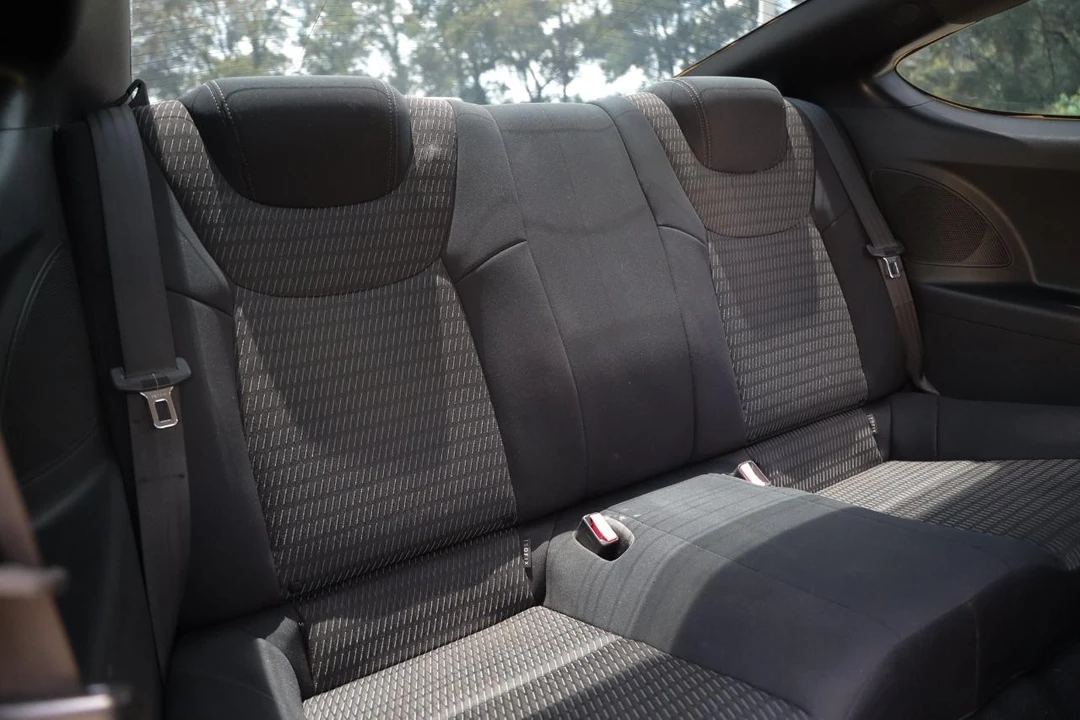 2013 Hyundai Genesis - Image 12 of 31
