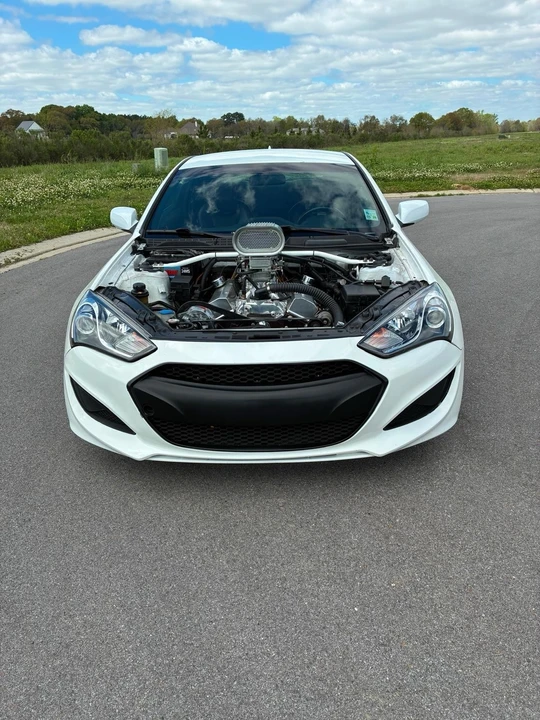 2013 Hyundai Genesis - Image 2 of 8