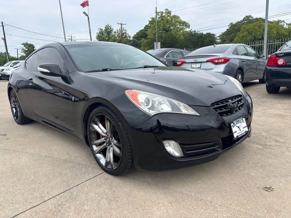2013 Hyundai Genesis - Image 2 of 8