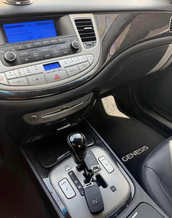 2013 Hyundai Genesis - Image 6 of 10