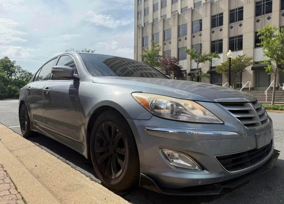 2013 Hyundai Genesis - Image 2 of 10