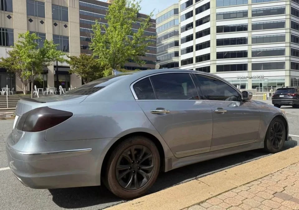 2013 Hyundai Genesis - Image 5 of 10
