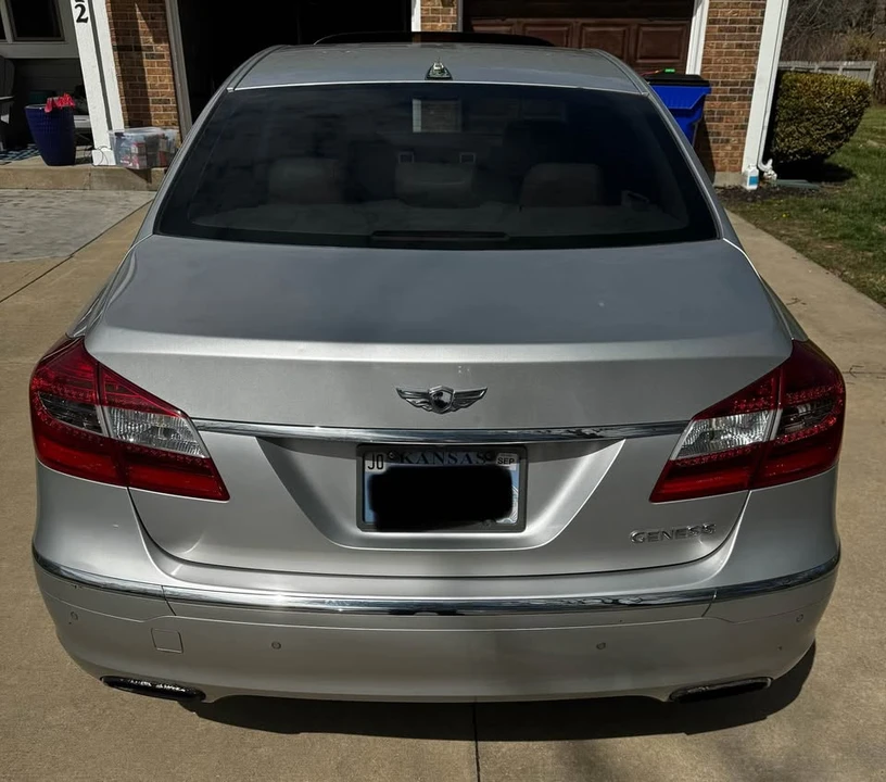 2013 Hyundai Genesis - Image 2 of 9
