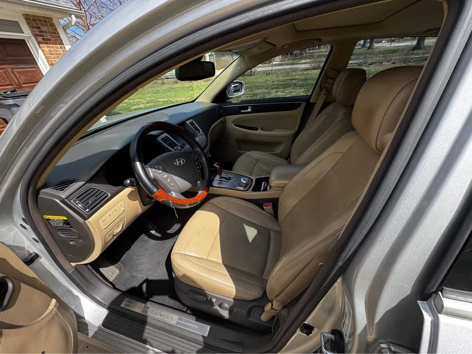 2013 Hyundai Genesis - Image 4 of 9