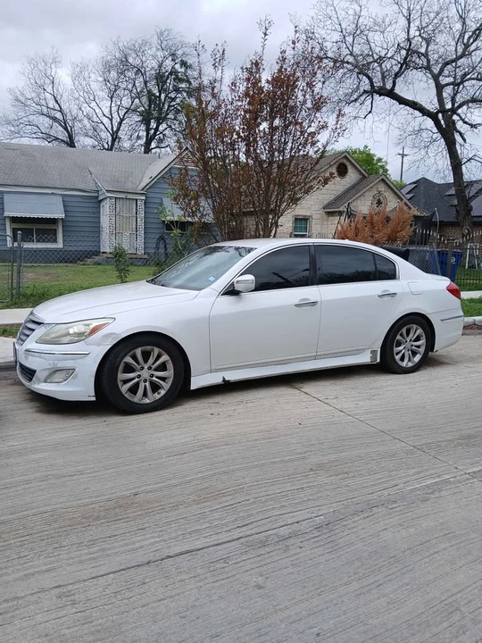 2013 Hyundai Genesis - Image 2 of 6