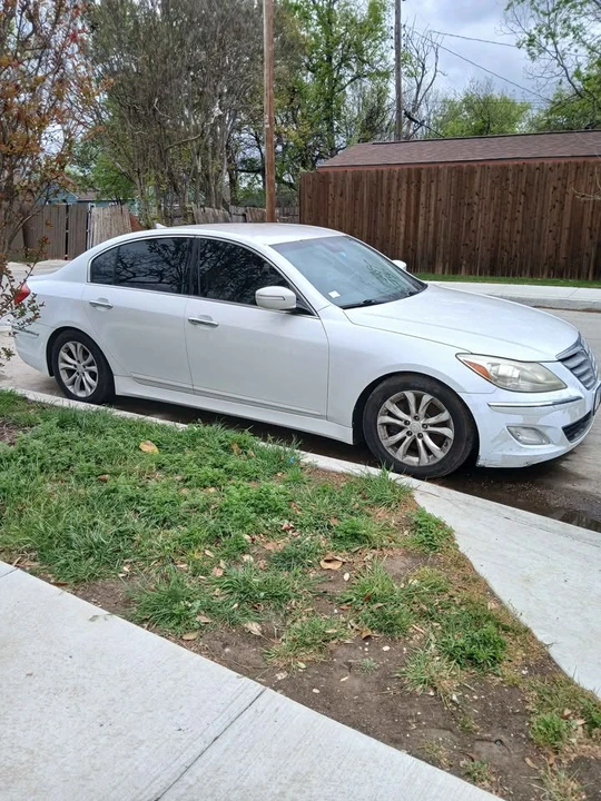 2013 Hyundai Genesis - Image 3 of 6