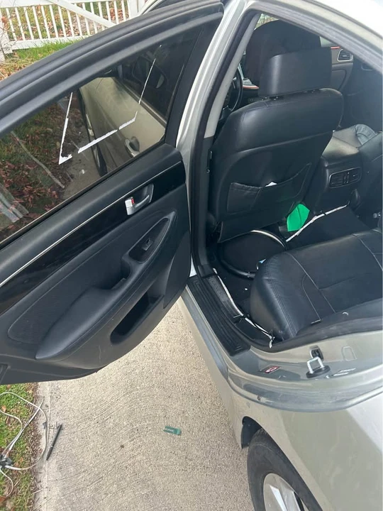 2013 Hyundai Genesis - Image 13 of 17