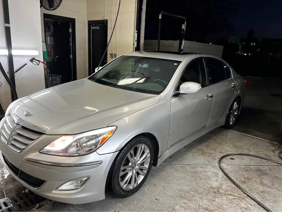 2013 Hyundai Genesis - Image 2 of 3