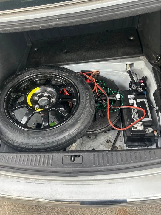 2013 Hyundai Genesis - Image 15 of 17