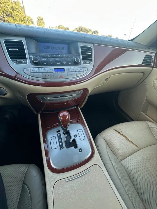 2013 Hyundai Genesis - Image 10 of 11