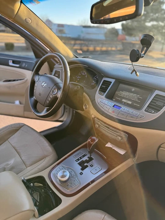 2013 Hyundai Genesis - Image 7 of 11