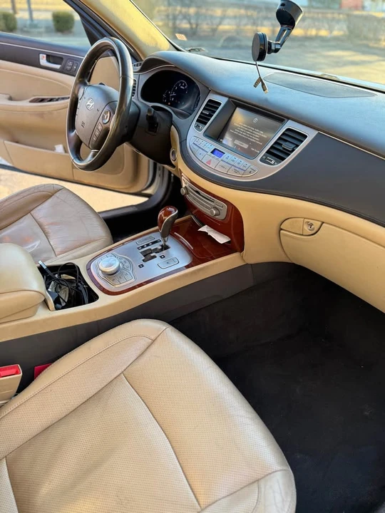 2013 Hyundai Genesis - Image 6 of 11