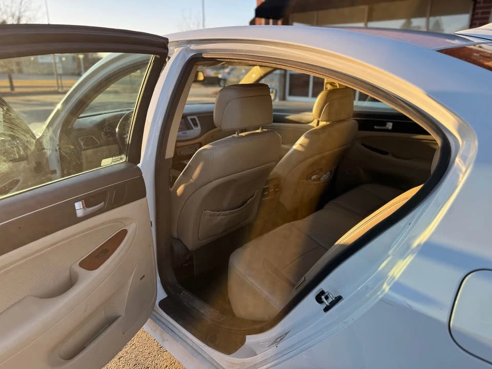2013 Hyundai Genesis - Image 10 of 11