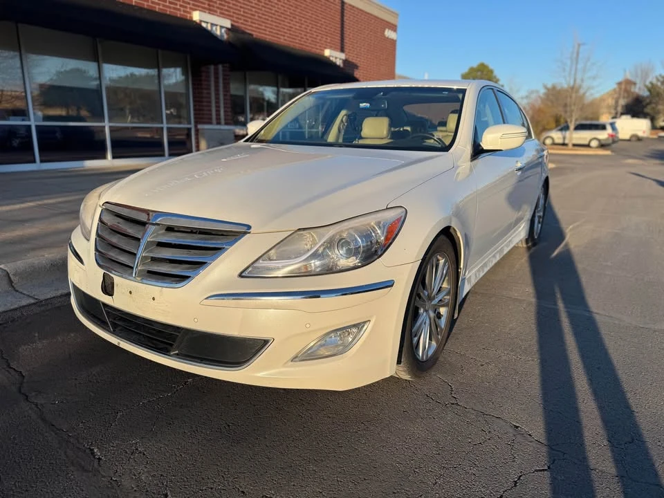 2013 Hyundai Genesis - Image 3 of 11