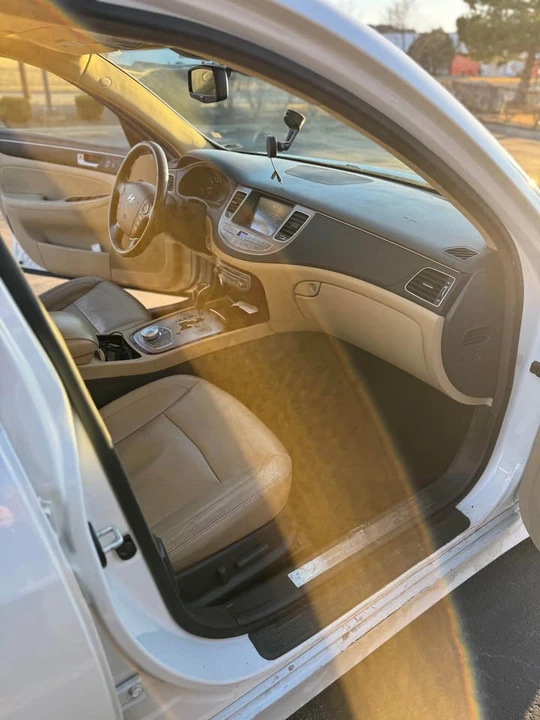 2013 Hyundai Genesis - Image 5 of 11