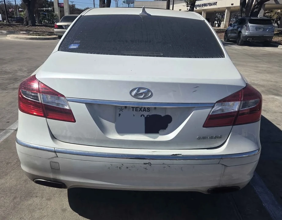 2013 Hyundai Genesis - Image 4 of 7