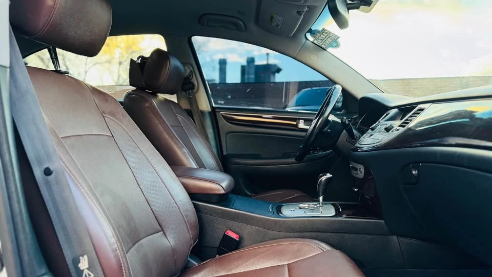 2013 Hyundai Genesis - Image 11 of 14