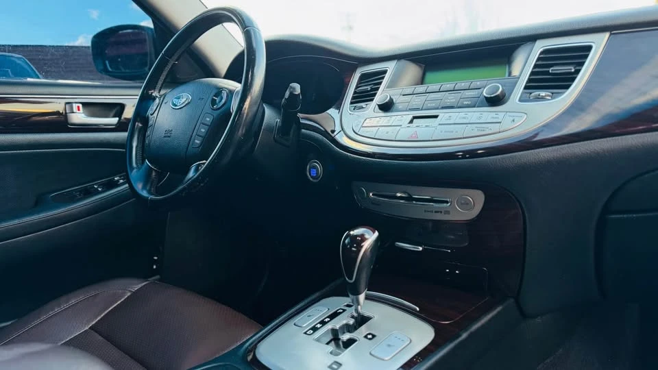 2013 Hyundai Genesis - Image 12 of 14