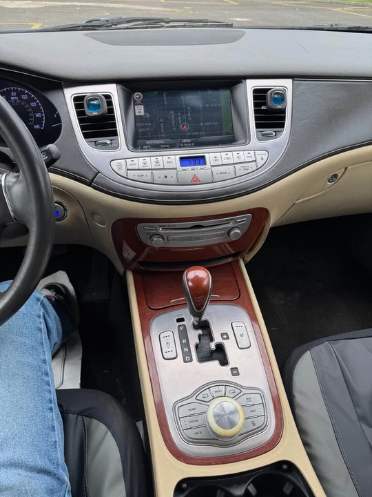 2013 Hyundai Genesis - Image 7 of 9