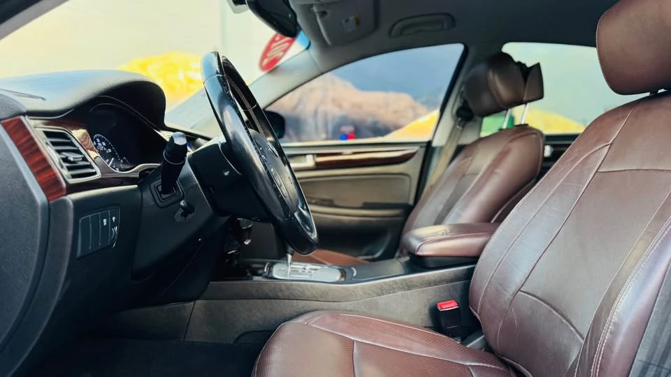 2013 Hyundai Genesis - Image 8 of 14