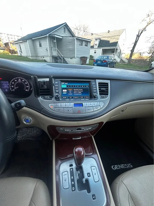 2013 Hyundai Genesis - Image 14 of 20