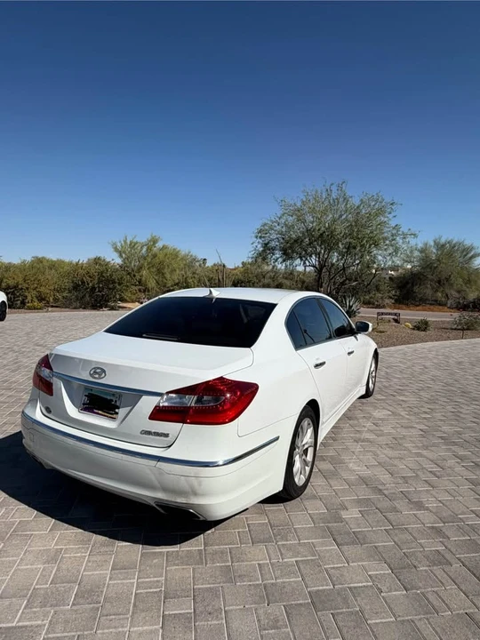 2013 Hyundai Genesis - Image 2 of 14