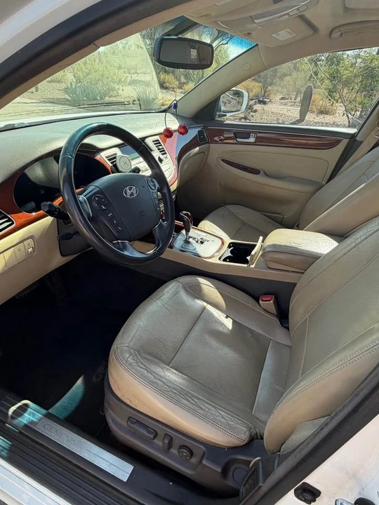 2013 Hyundai Genesis - Image 13 of 14