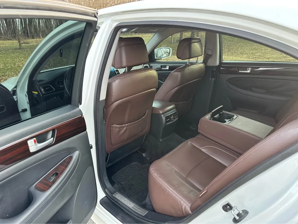 2013 Hyundai Genesis - Image 6 of 10